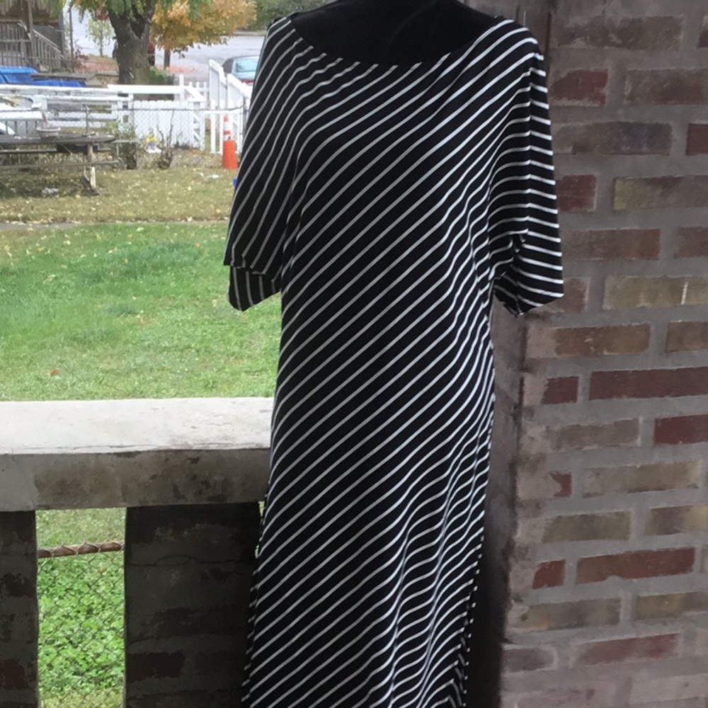 TANIB. Black and white diagonal shift dress S